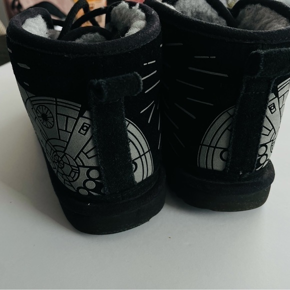 Star Wars UGG winter boots size 5 kids - Picture 6 of 7